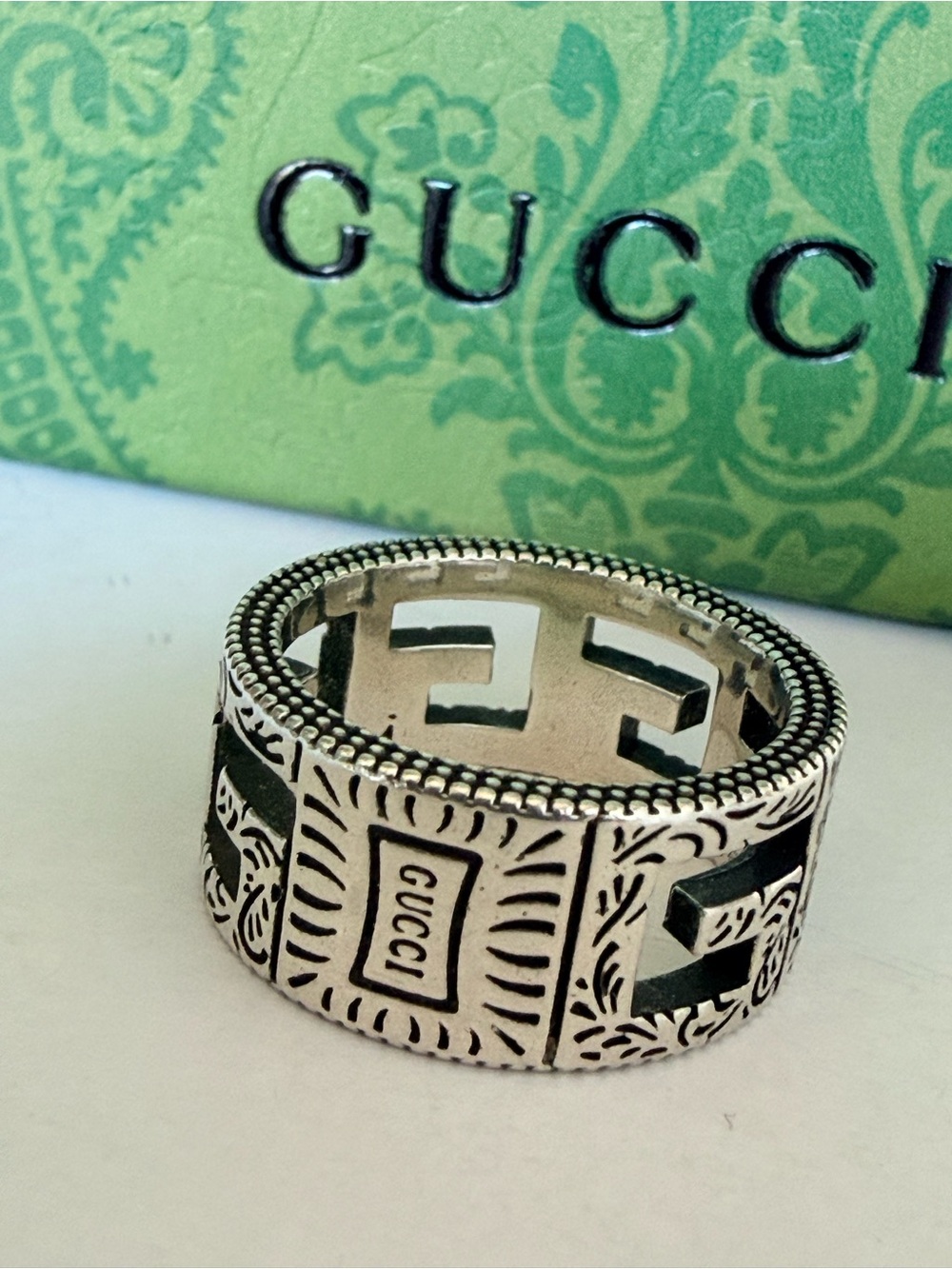 Unisex Gucci Silver-Tone Cutout Emblem Band